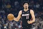 持续发力！哈克斯上篮造成干扰球 拿到32分创个人赛季新高