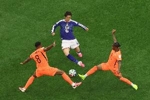 日本队首次连续两届世界杯，在面对世界排名前10的球队时拿到积分